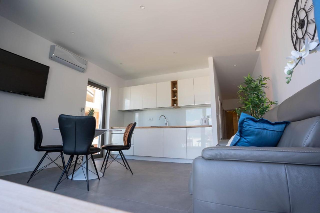Apartmani Lara Baška Voda Eksteriør bilde